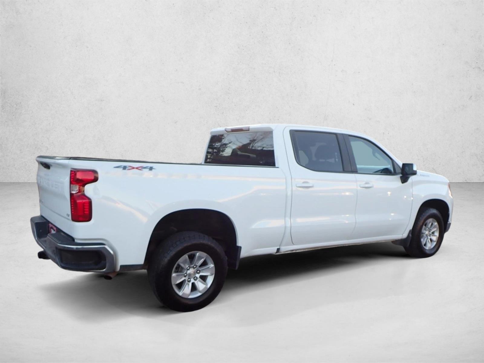 2023 Chevrolet Silverado 1500 LT photo 4