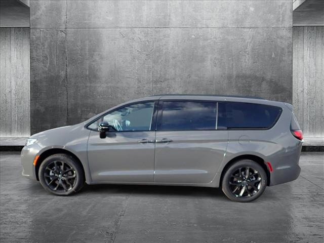 2025 Chrysler Pacifica Limited photo 2