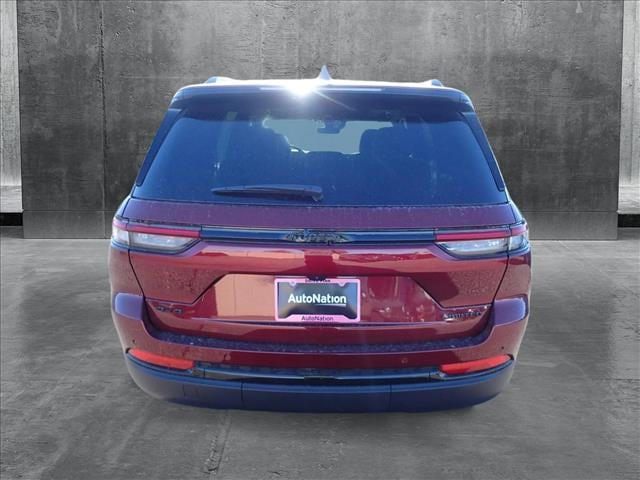 2025 Jeep Grand Cherokee Limited photo 3