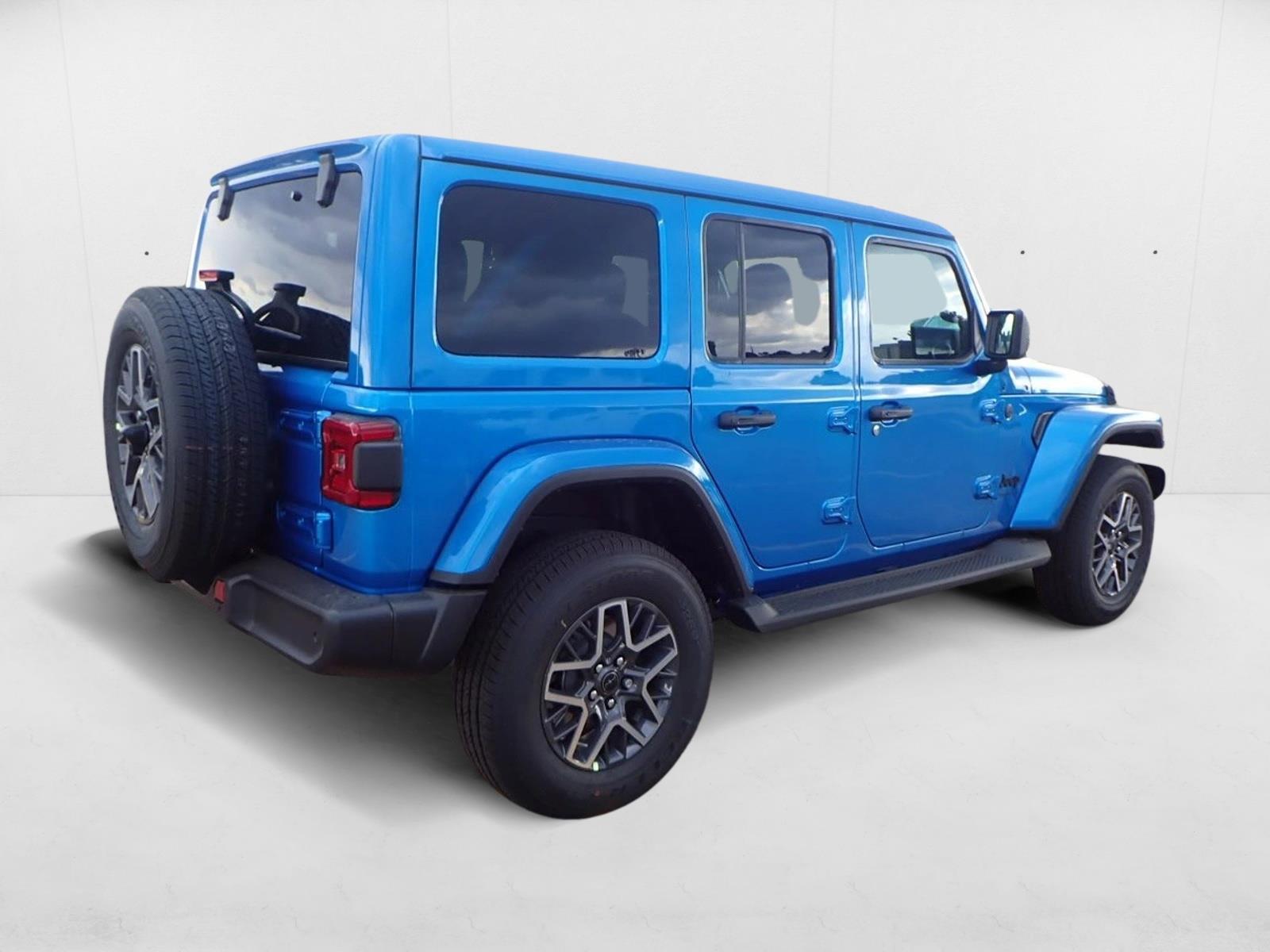 2025 Jeep Wrangler Sahara photo 4