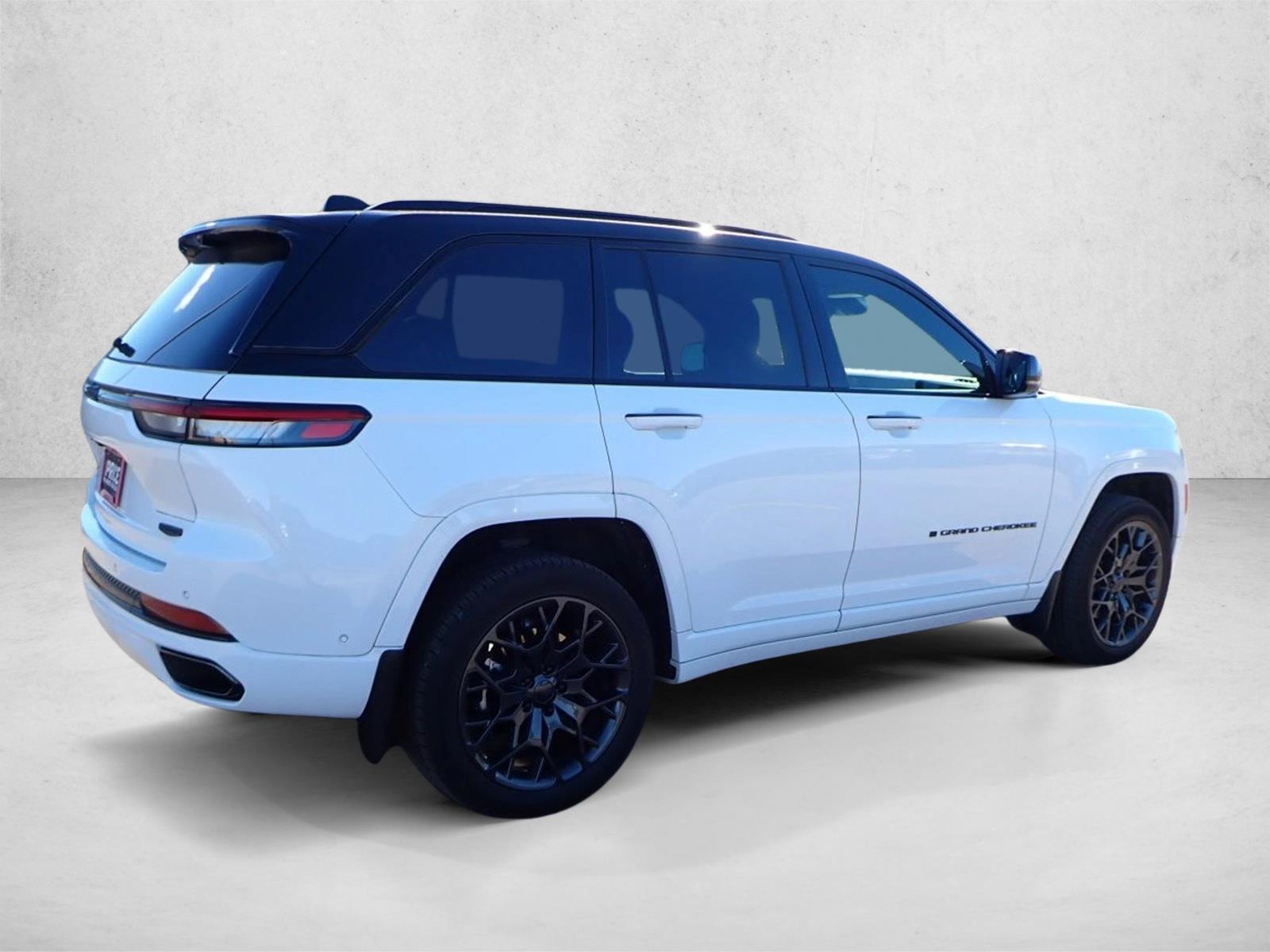 2023 Jeep Cherokee Summit Reserve 4xe photo 3