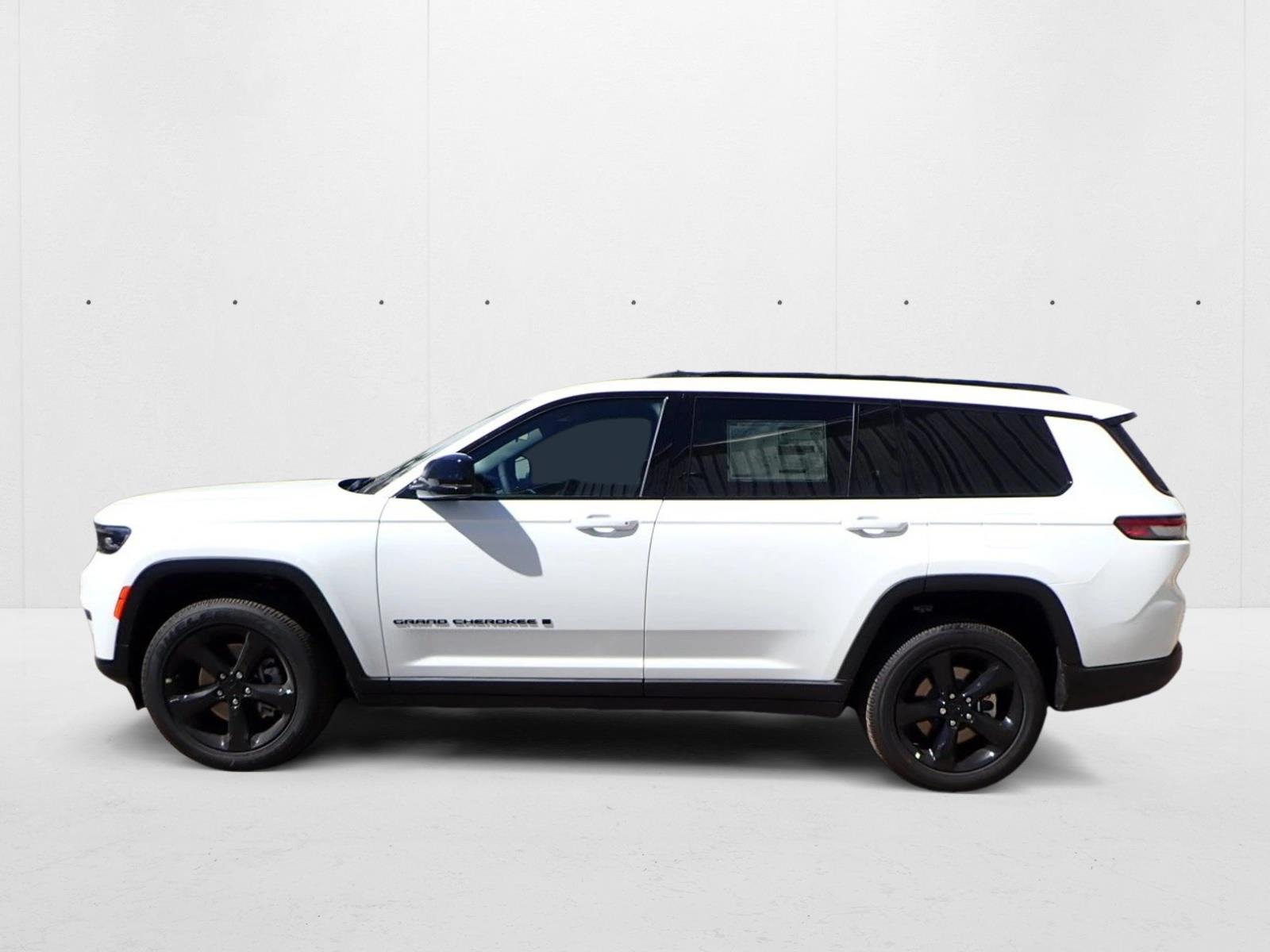 2025 Jeep Grand Cherokee Altitude photo 2