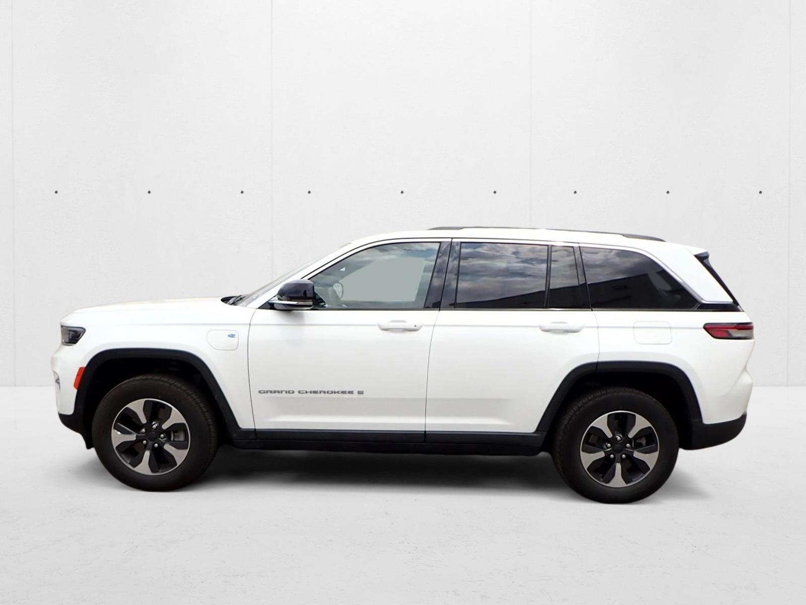 2022 Jeep Cherokee Limited 4xe photo 2