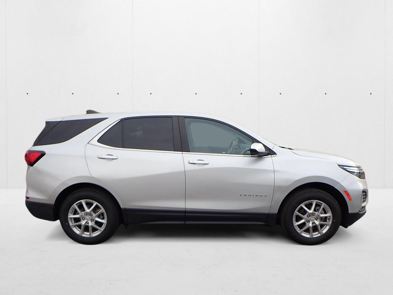 2022 Chevrolet Equinox LT photo 3