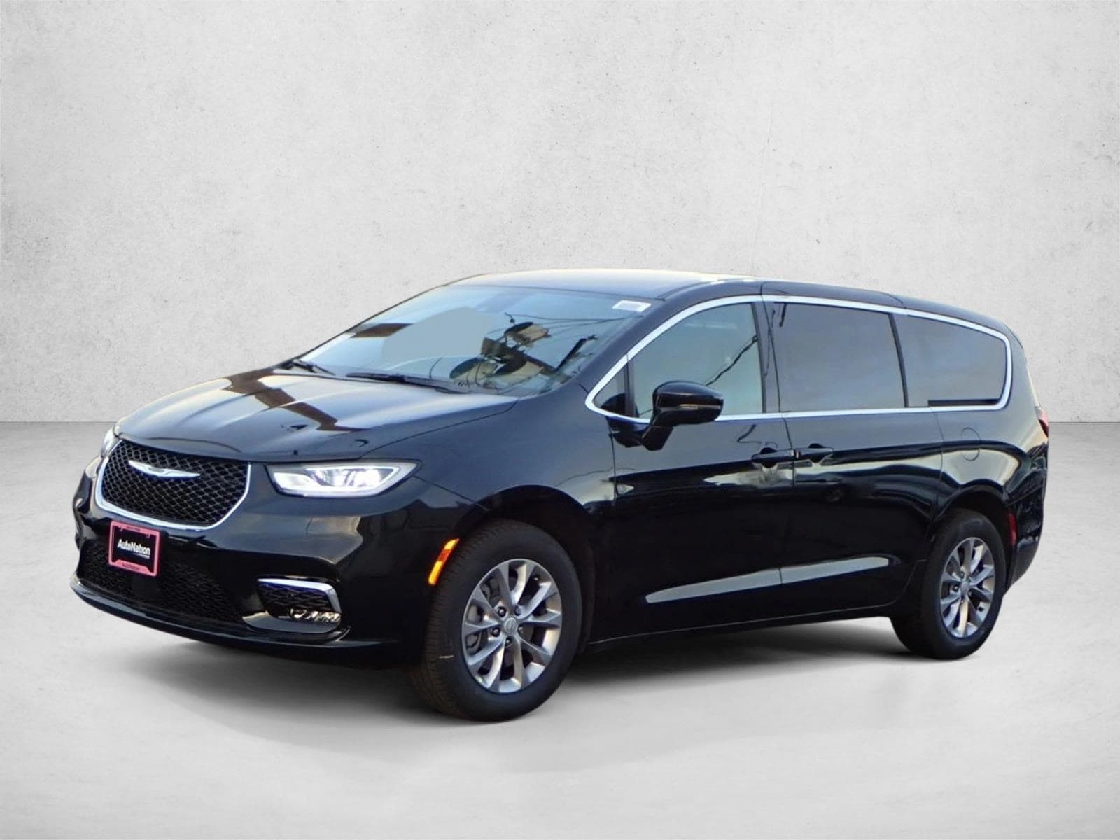 2026 Chrysler Pacifica Select's photo