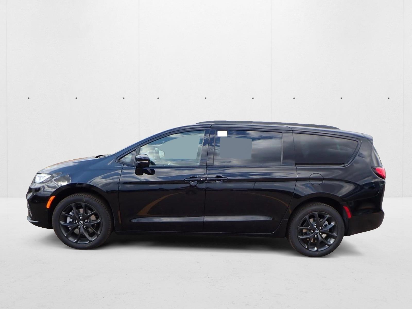 2026 Chrysler Pacifica Limited photo 2