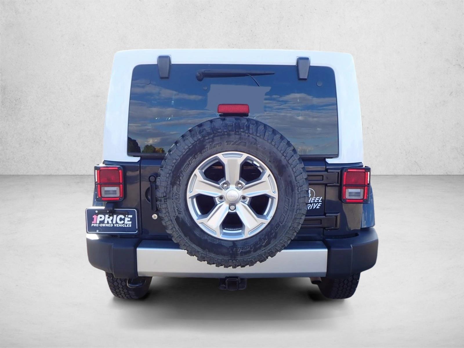 2017 Jeep Wrangler Unlimited Sahara photo 3