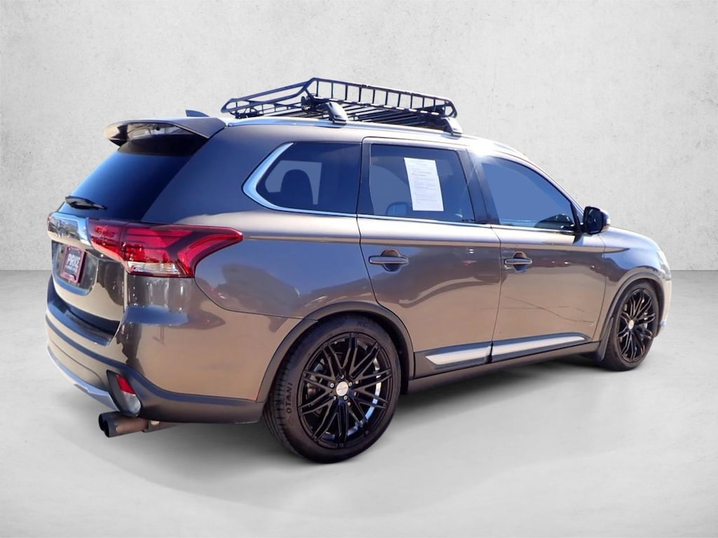 Used 2017 Mitsubishi Outlander SE Sport Utility