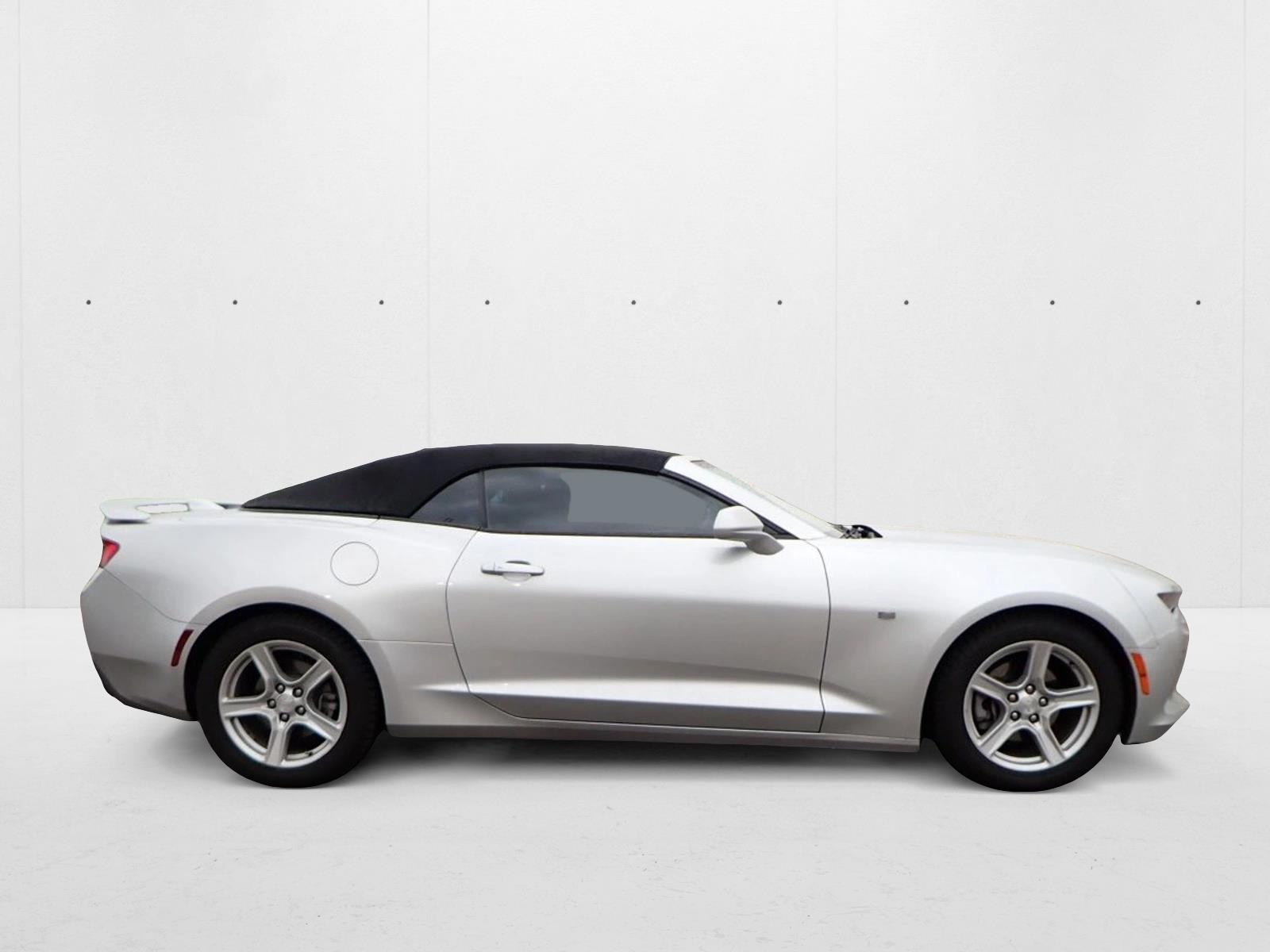 2017 Chevrolet Camaro 1LT photo 3
