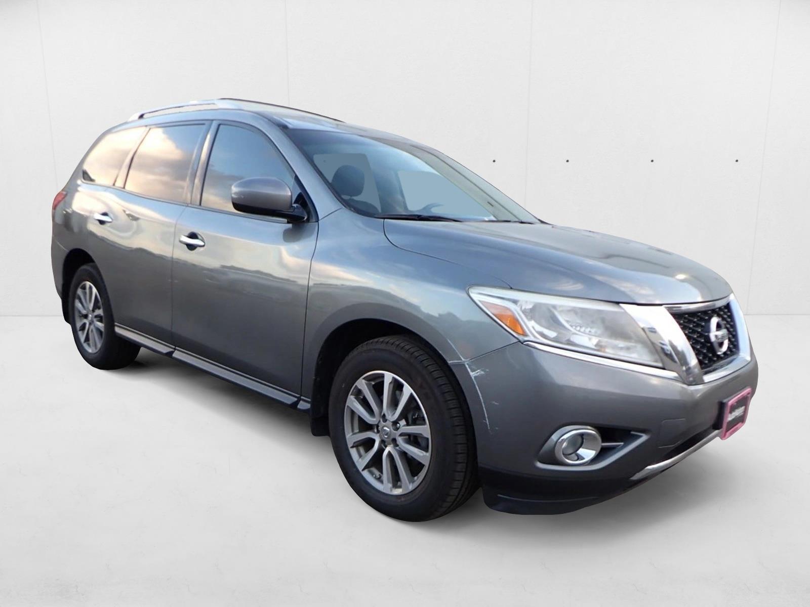 2015 Nissan Pathfinder SV photo 4