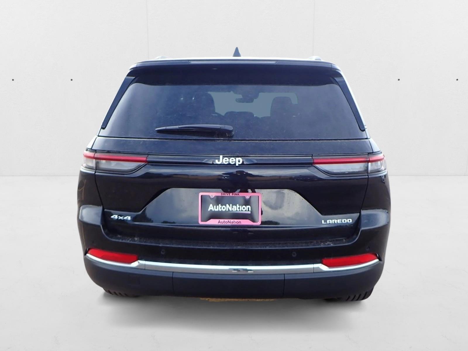 2025 Jeep Grand Cherokee Laredo photo 3