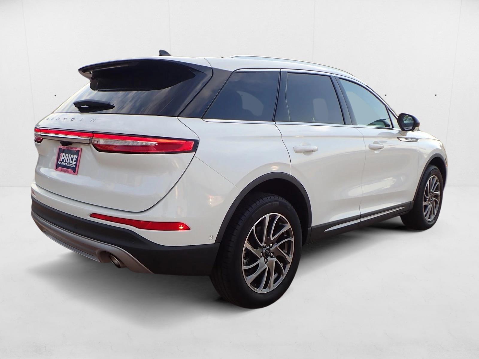 2022 Lincoln Corsair Standard photo 4