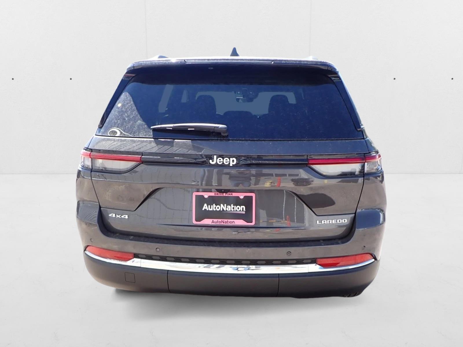 2025 Jeep Grand Cherokee Laredo X photo 3
