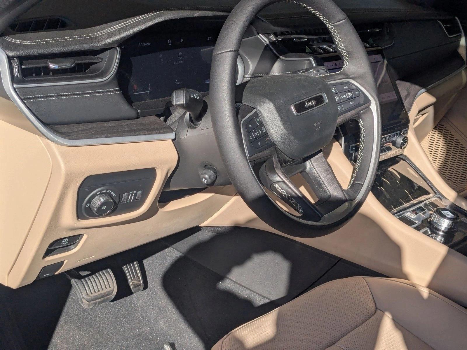 2025 Jeep Grand Cherokee Limited photo 3