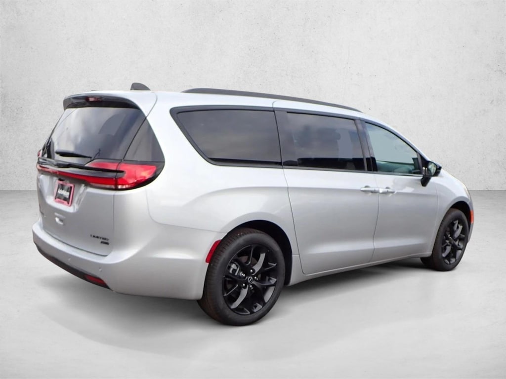 New 2026 Chrysler Pacifica Limited Van Passenger Van
