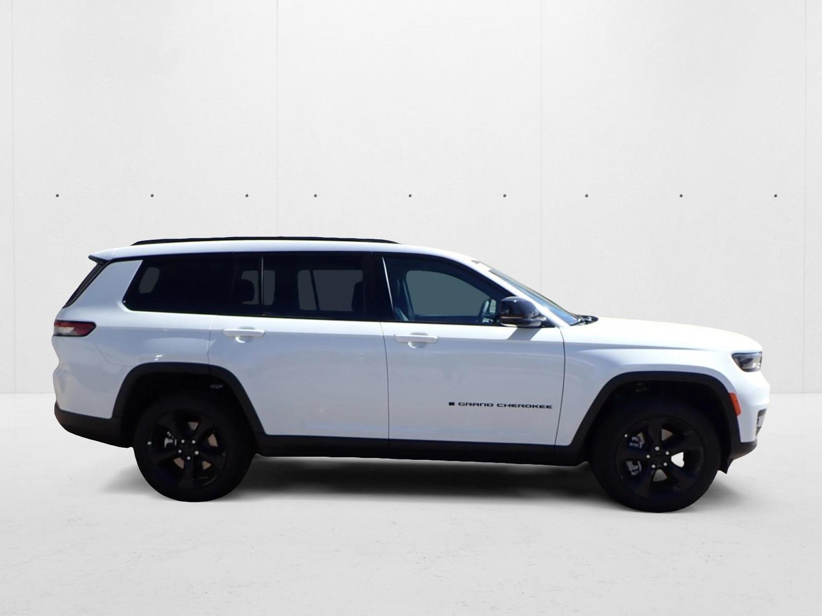 2025 Jeep Grand Cherokee Altitude photo 4