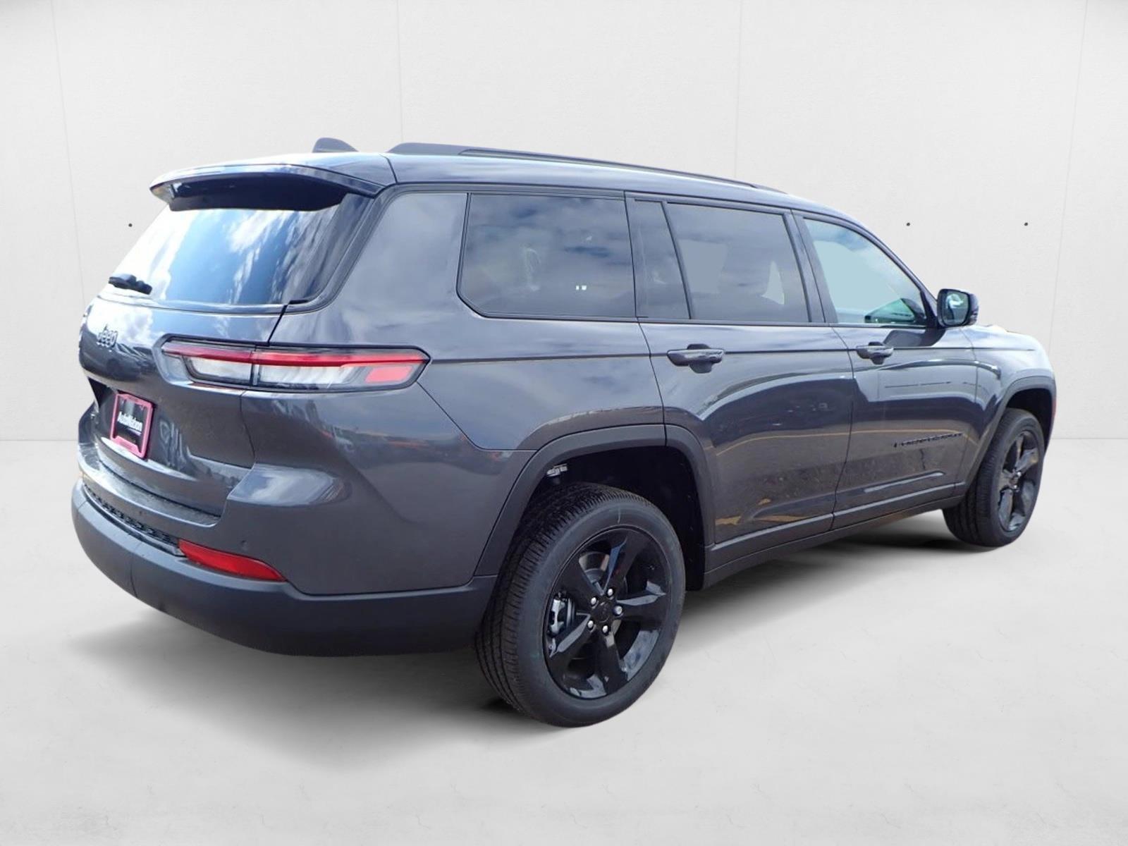 2025 Jeep Grand Cherokee Altitude photo 3