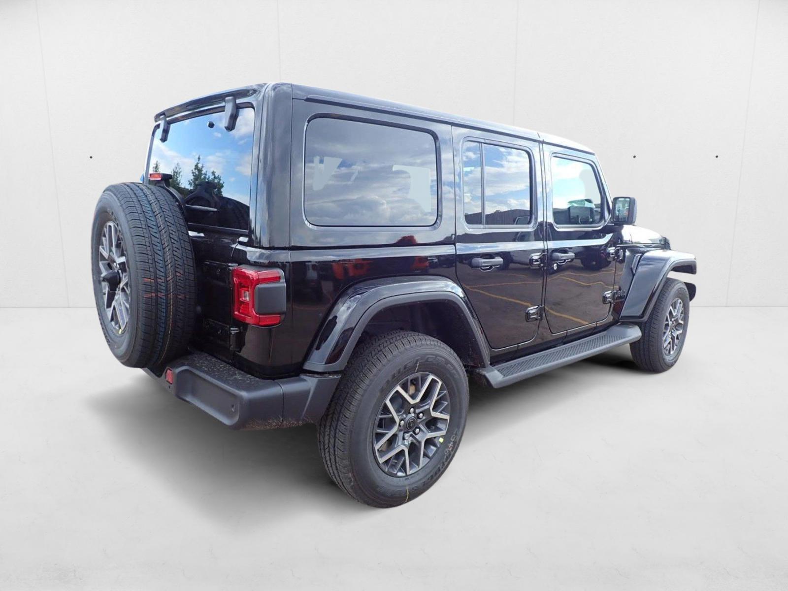 2025 Jeep Wrangler Sahara photo 4