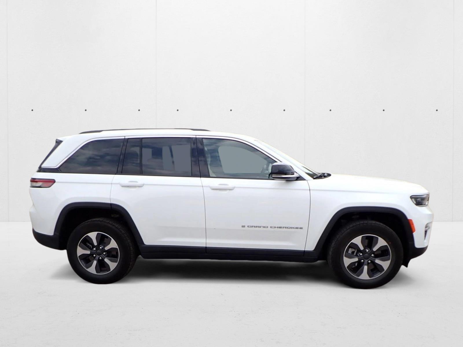 2022 Jeep Cherokee Limited 4xe photo 3