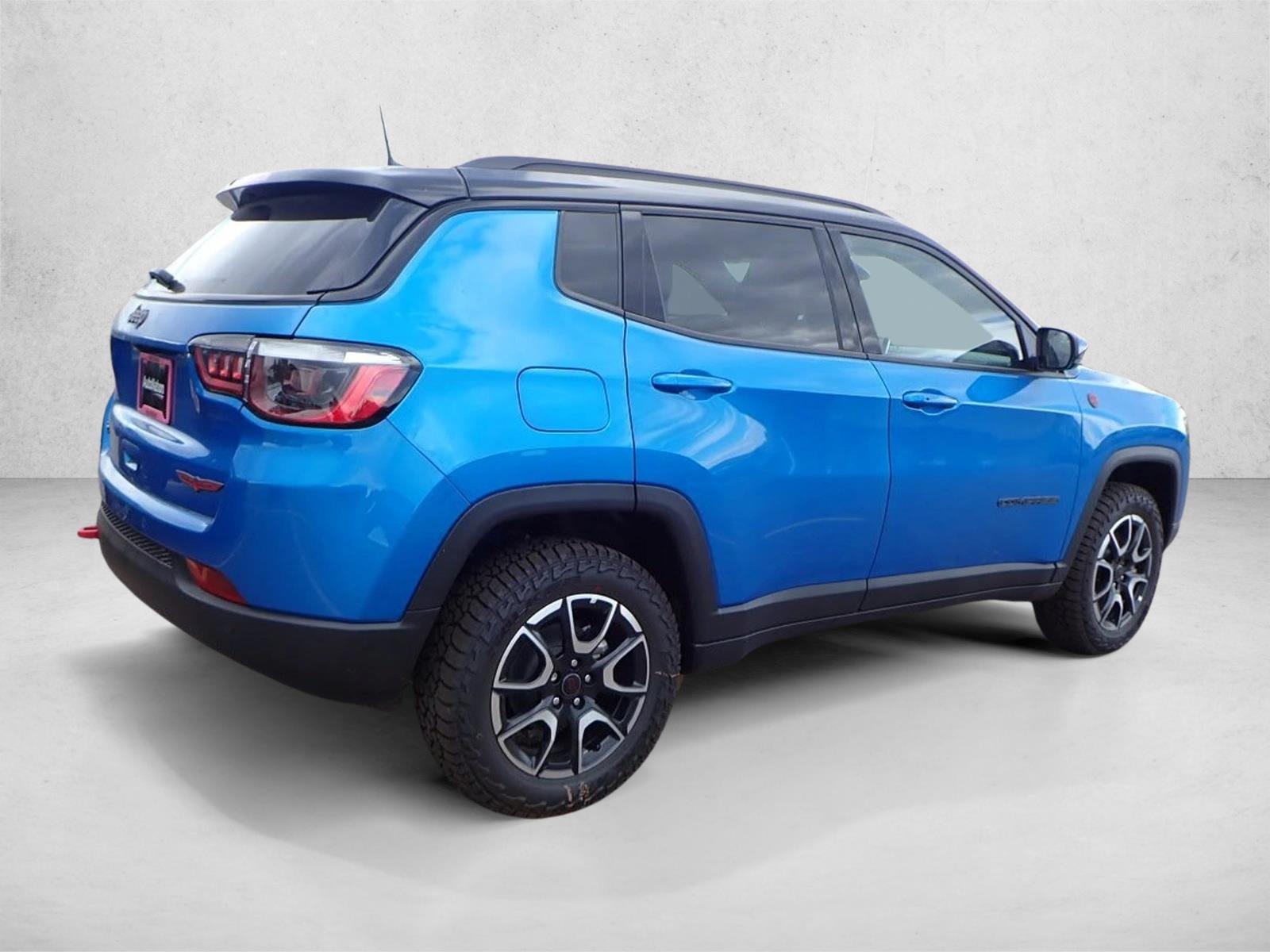 2026 Jeep Compass Trailhawk photo 3