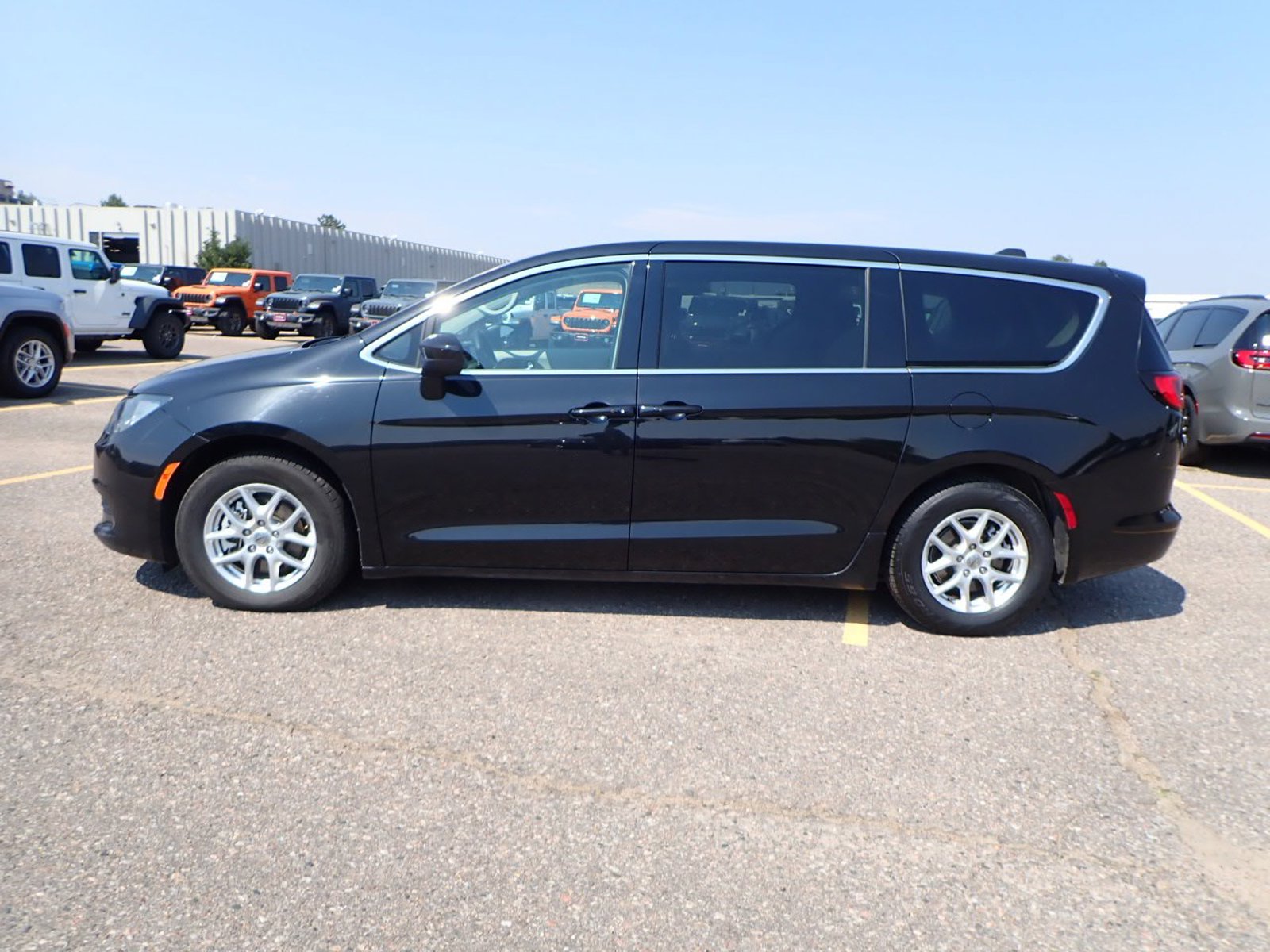 2022 Chrysler Voyager LX photo 2