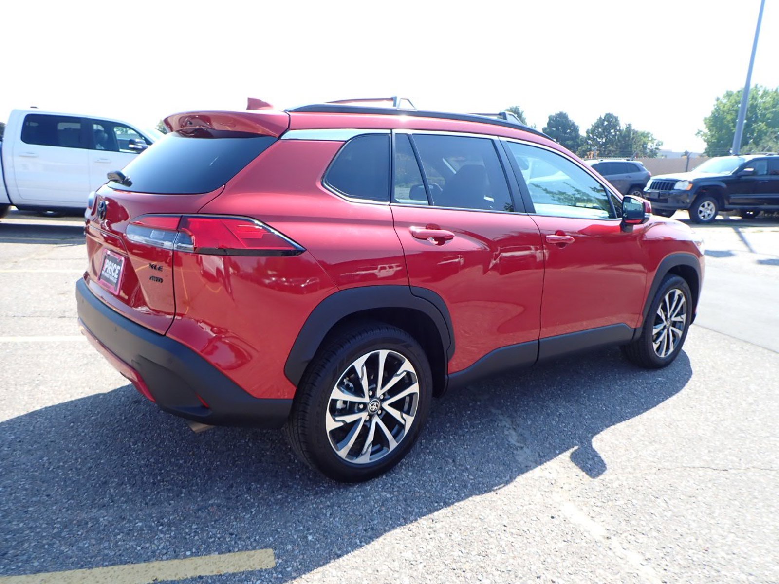 2022 Toyota Corolla Cross XLE photo 2