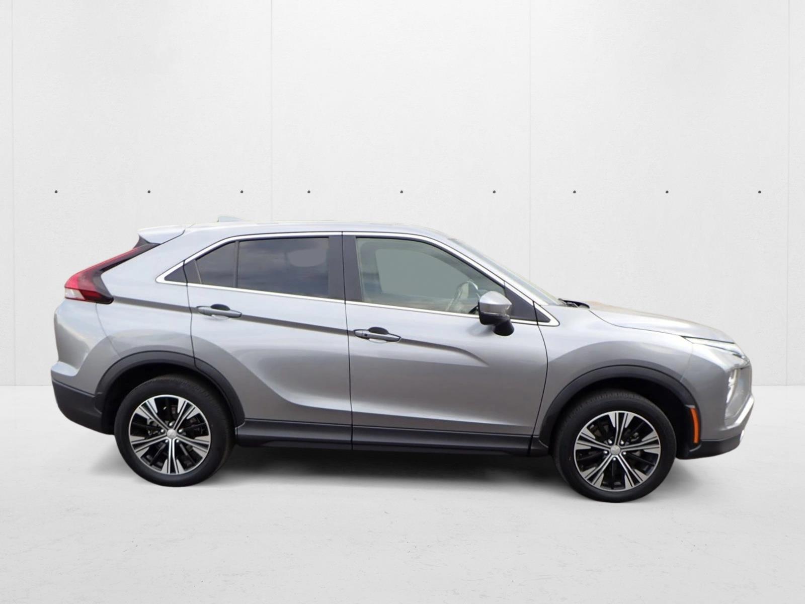 2022 Mitsubishi Eclipse Cross SEL photo 2