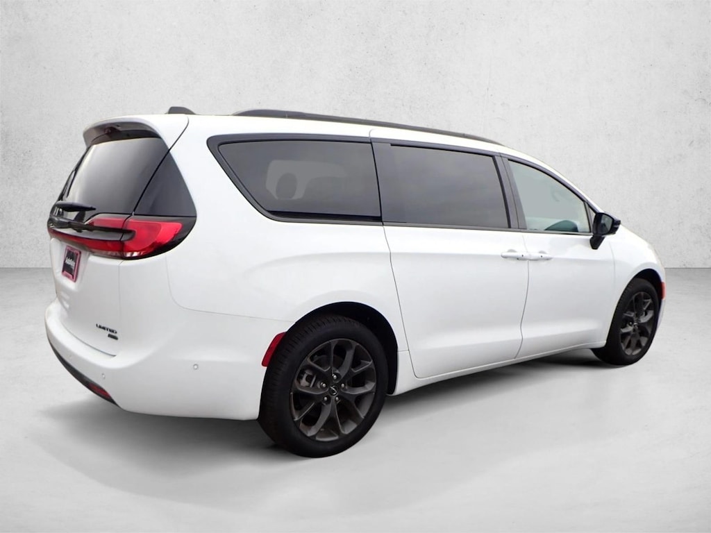 New 2025 Chrysler Pacifica Limited Van Passenger Van