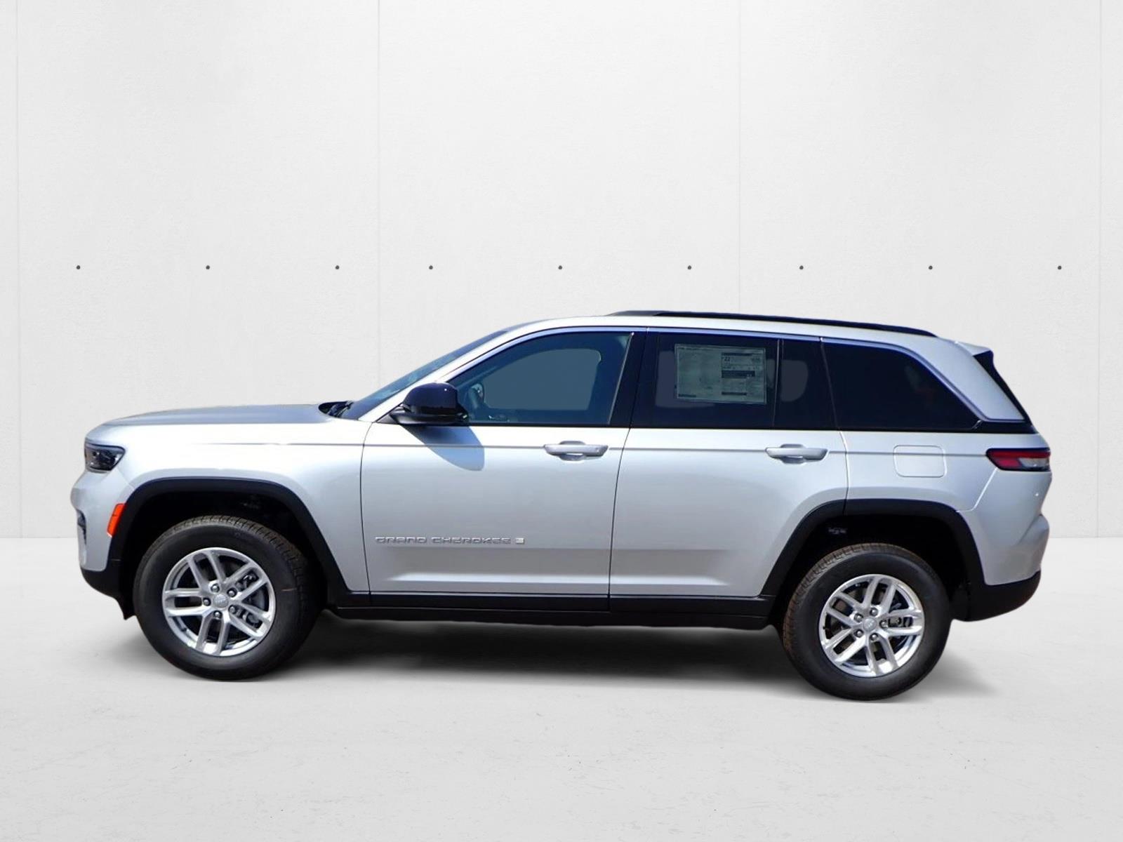 2025 Jeep Grand Cherokee Laredo X photo 2