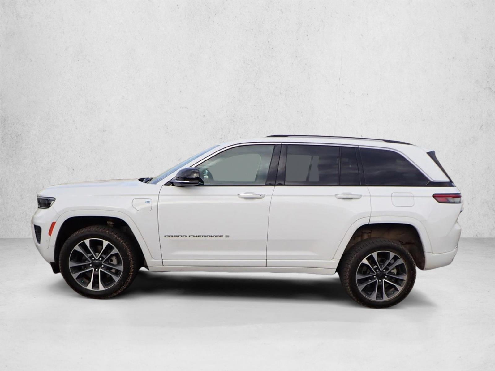 2022 Jeep Cherokee Overland 4xe photo 2