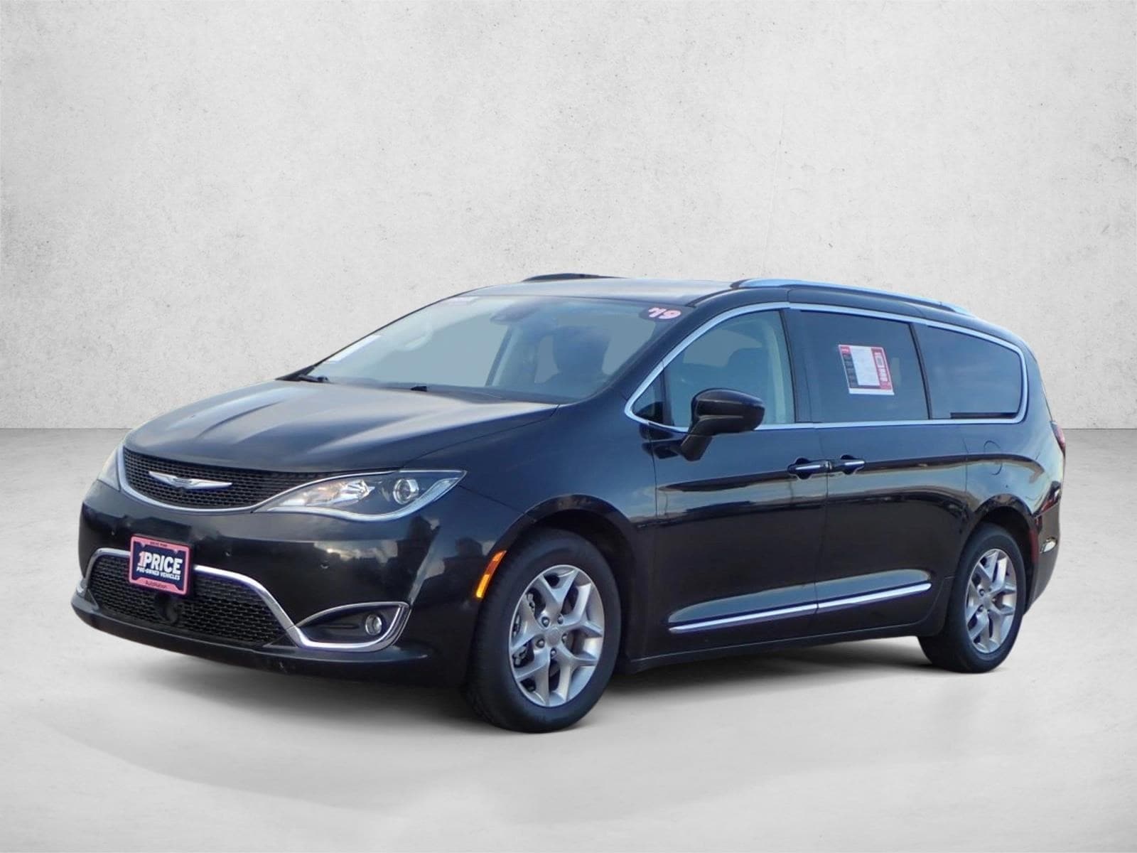 2019 Chrysler Pacifica Touring L Plus's photo