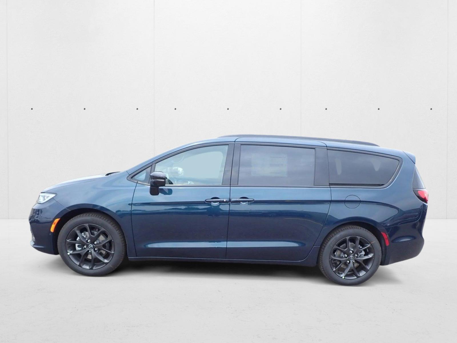 2025 Chrysler Pacifica Limited photo 2
