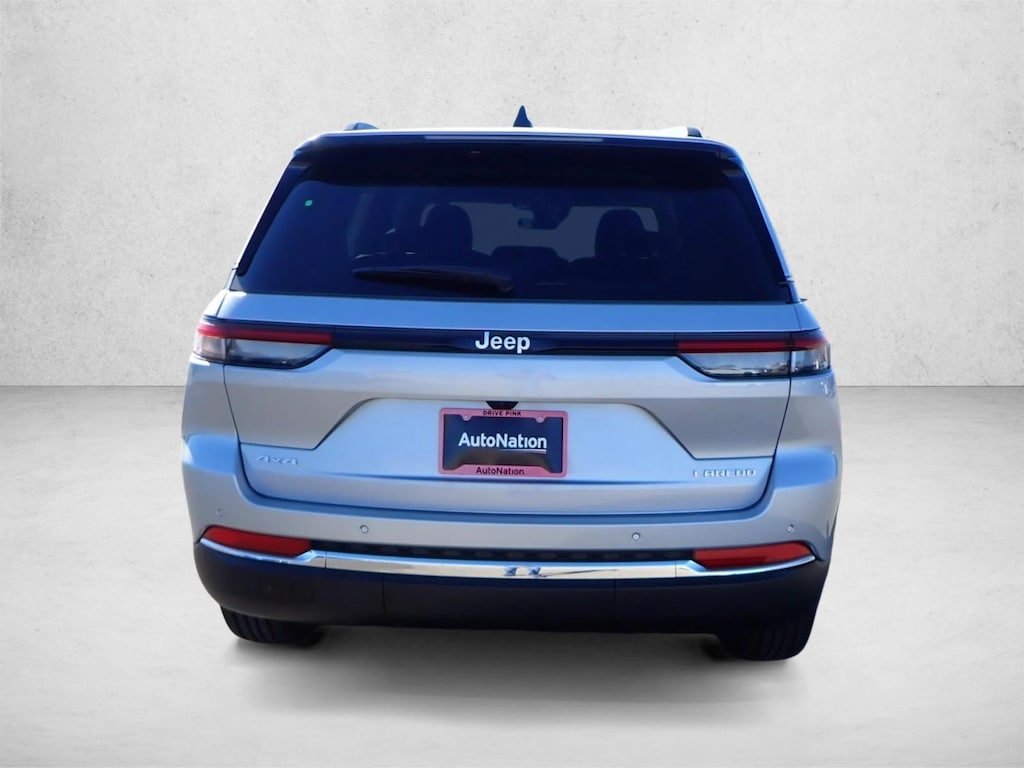 New 2025 Jeep Grand Cherokee Laredo SUV