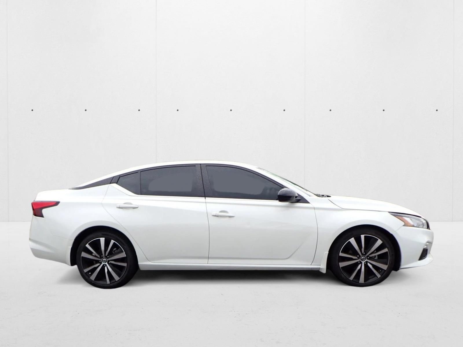 2022 Nissan Altima 2.5 SR photo 3