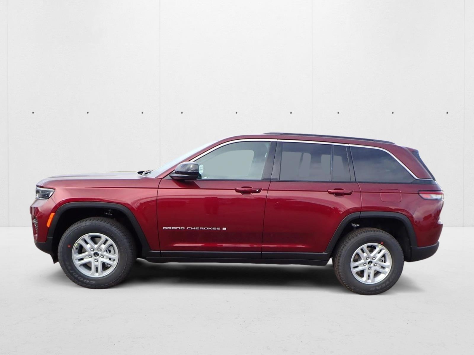 2025 Jeep Grand Cherokee Laredo photo 2