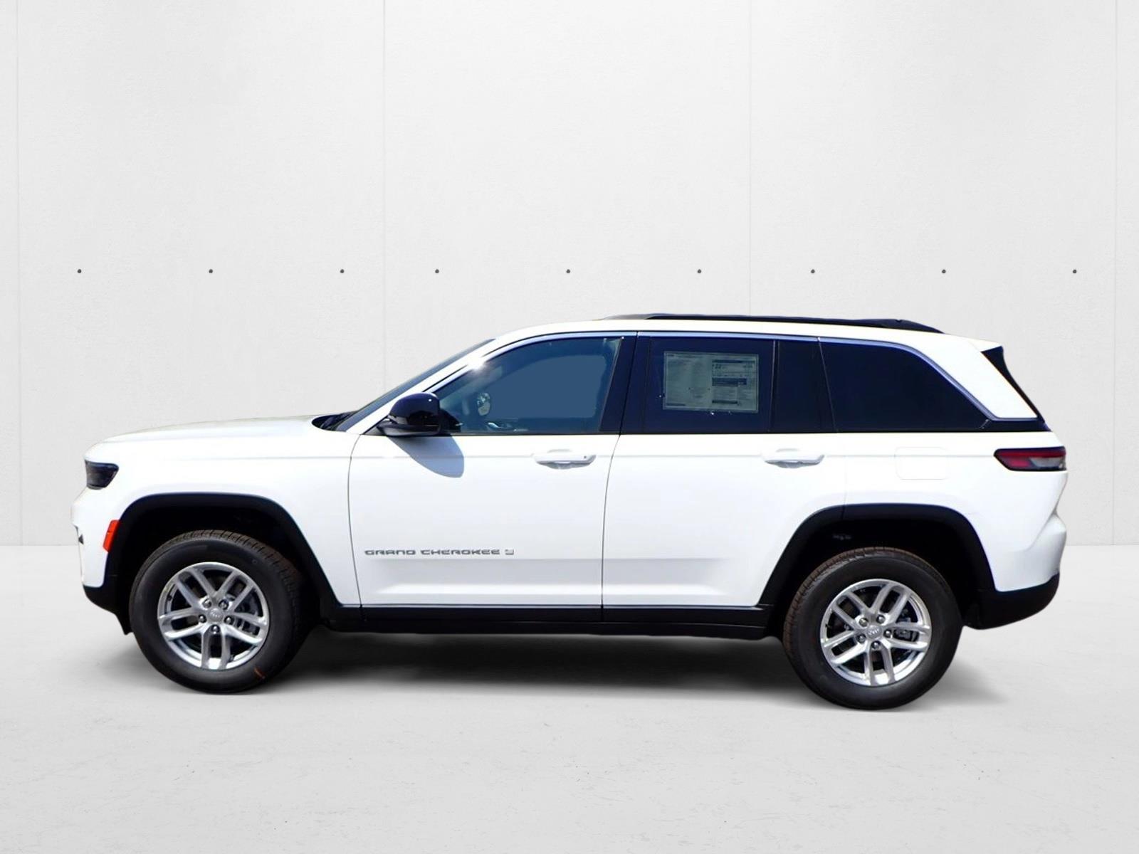 2025 Jeep Grand Cherokee Laredo X photo 2