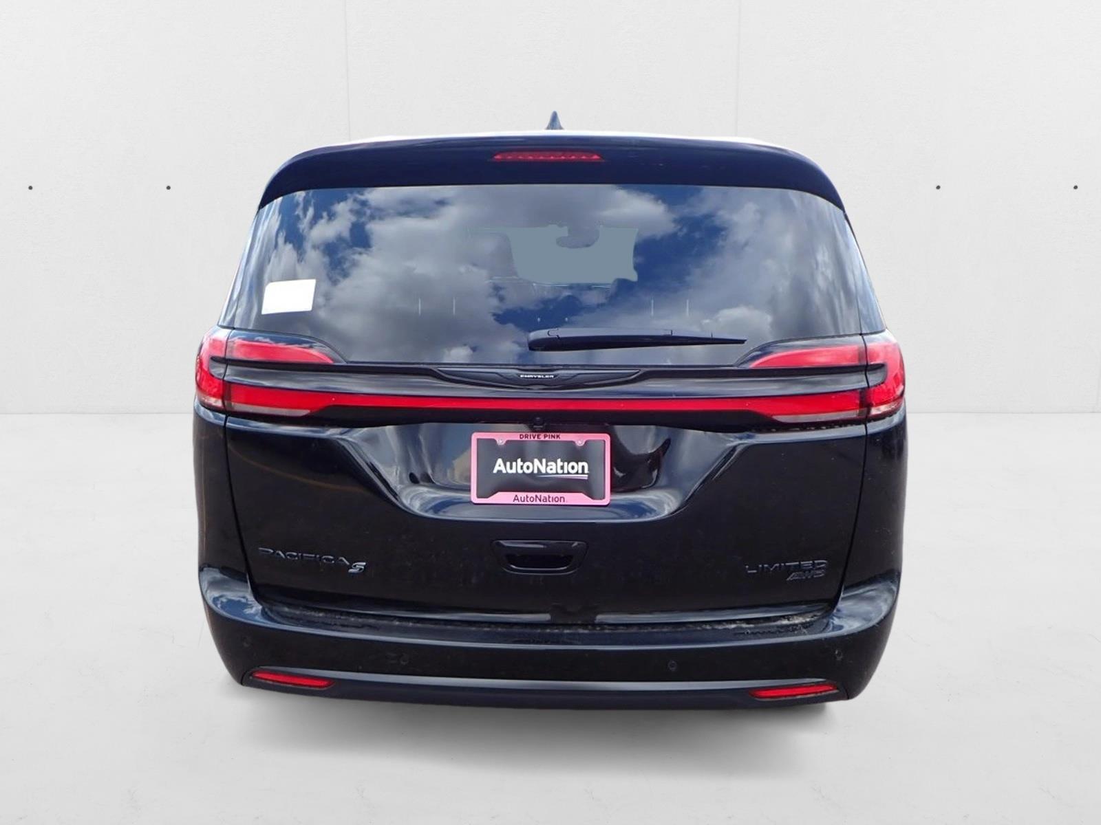 2026 Chrysler Pacifica Limited photo 3