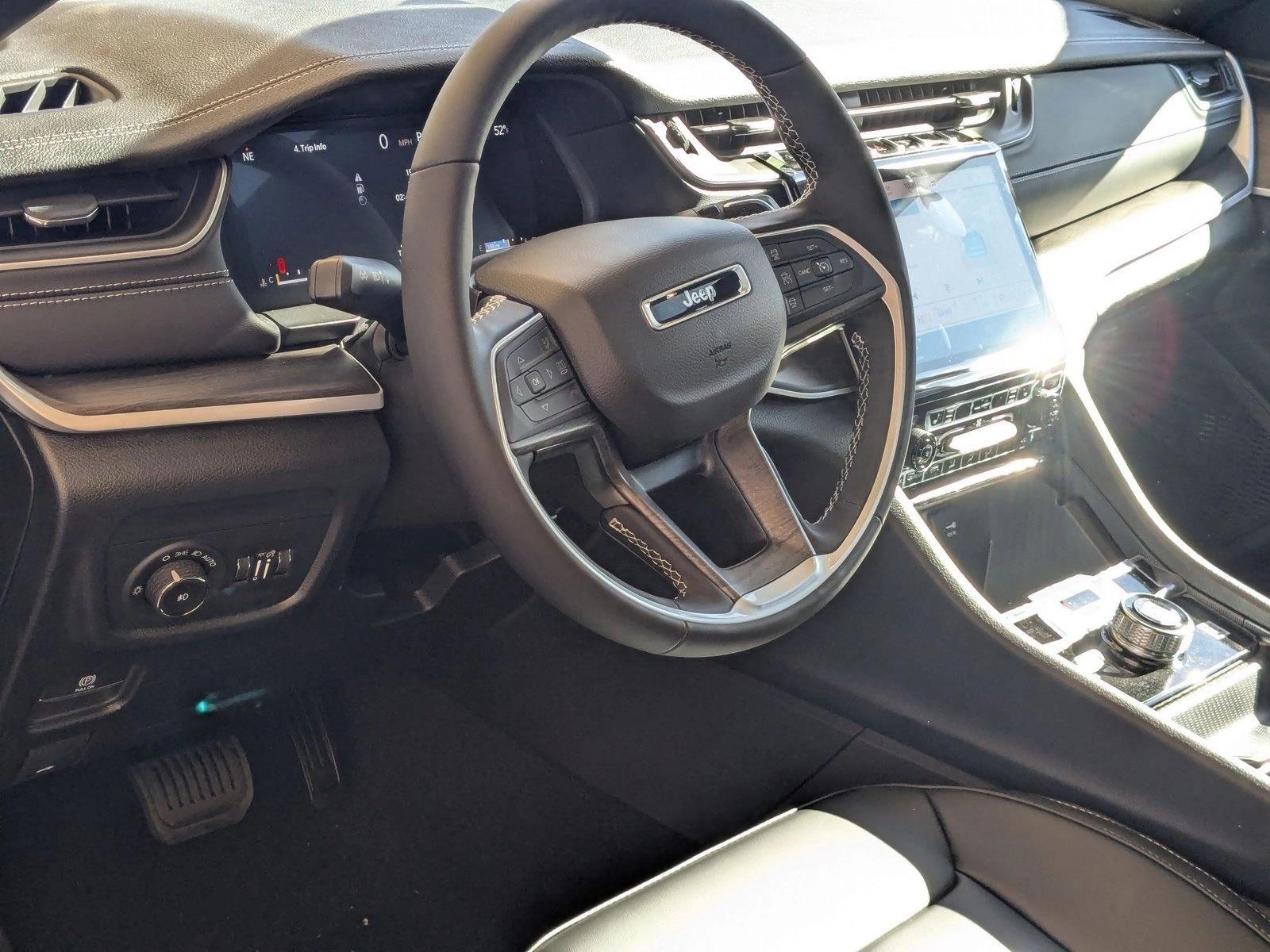 2025 Jeep Grand Cherokee Limited photo 3