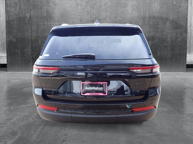 2025 Jeep Grand Cherokee Limited photo 3