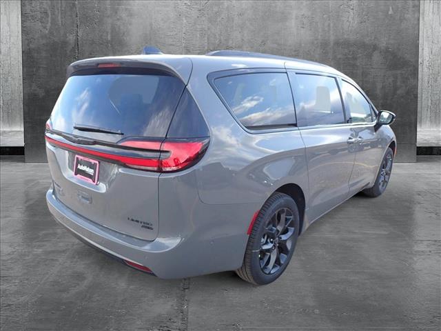 2025 Chrysler Pacifica Limited photo 4