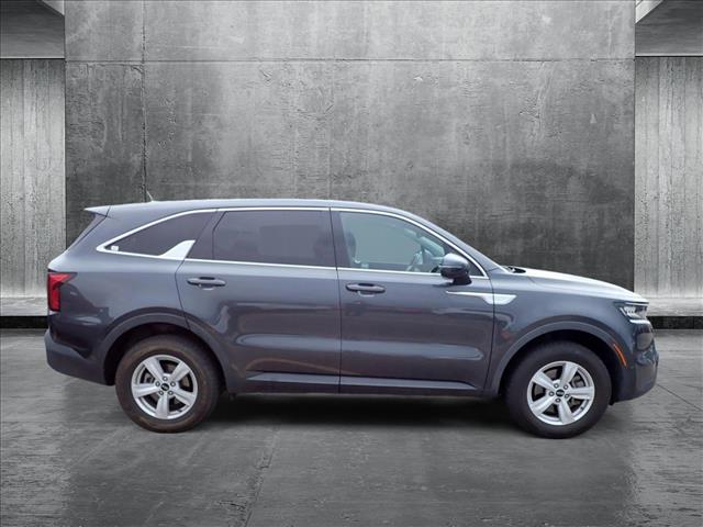 2021 Kia Sorento LX photo 3