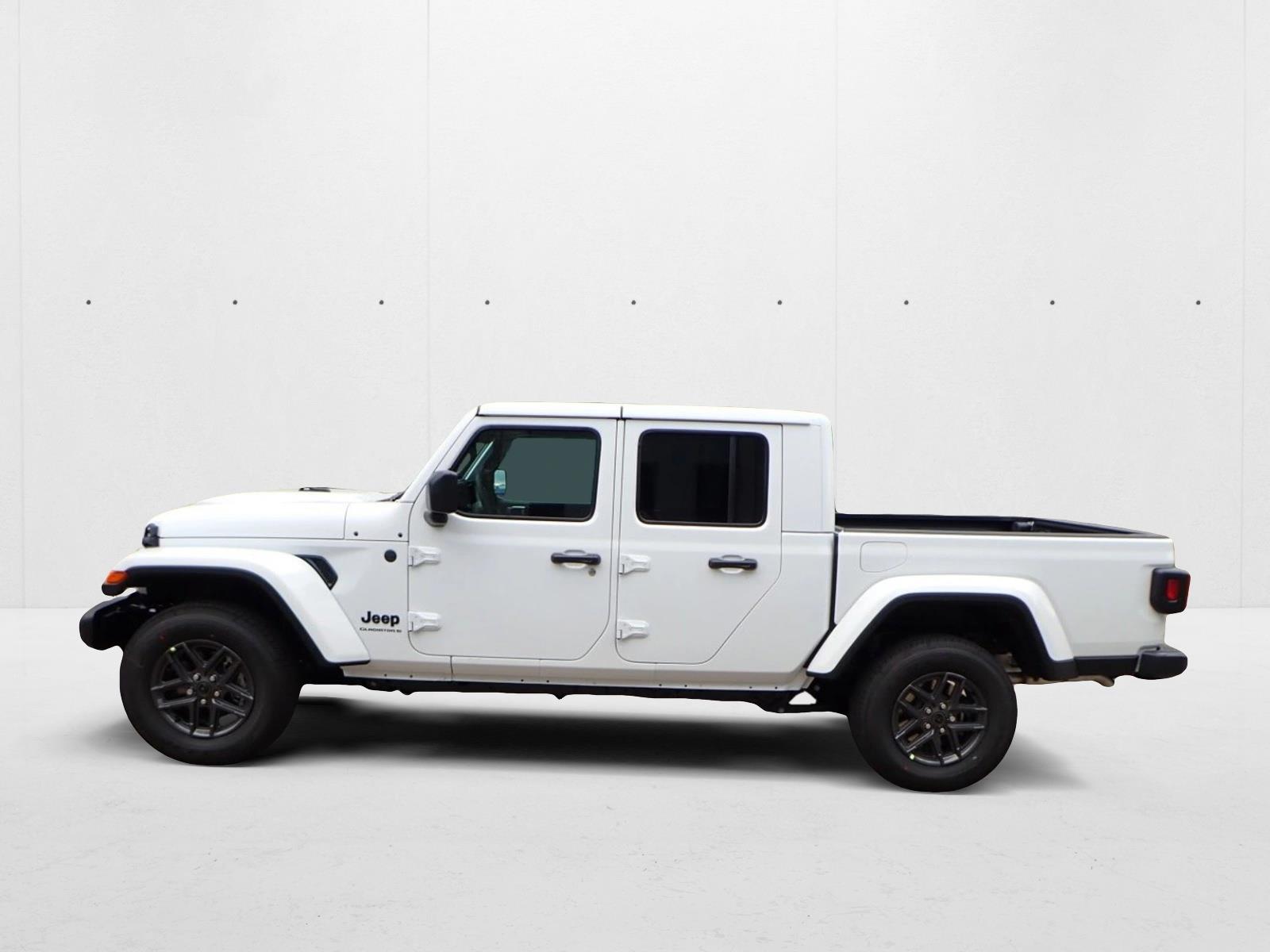 2025 Jeep Gladiator Sport S photo 2