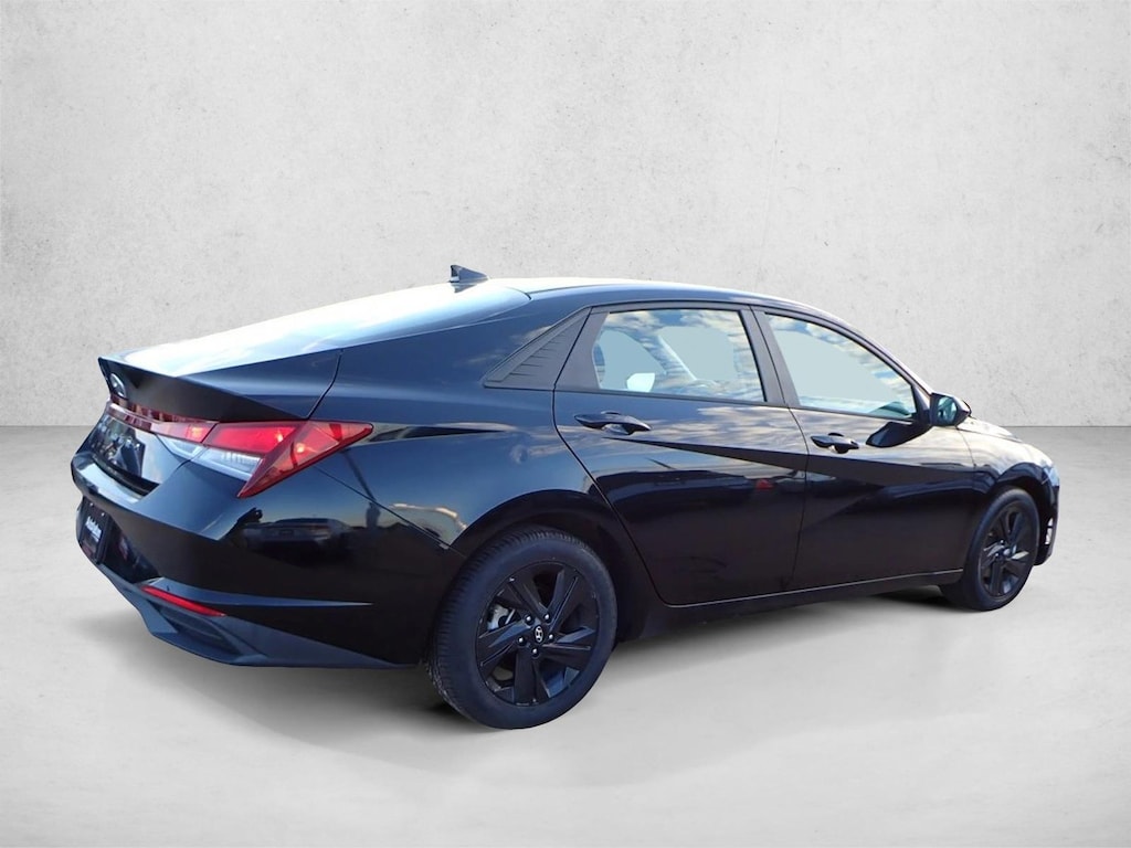 Used 2022 Hyundai Elantra SEL 4dr Car