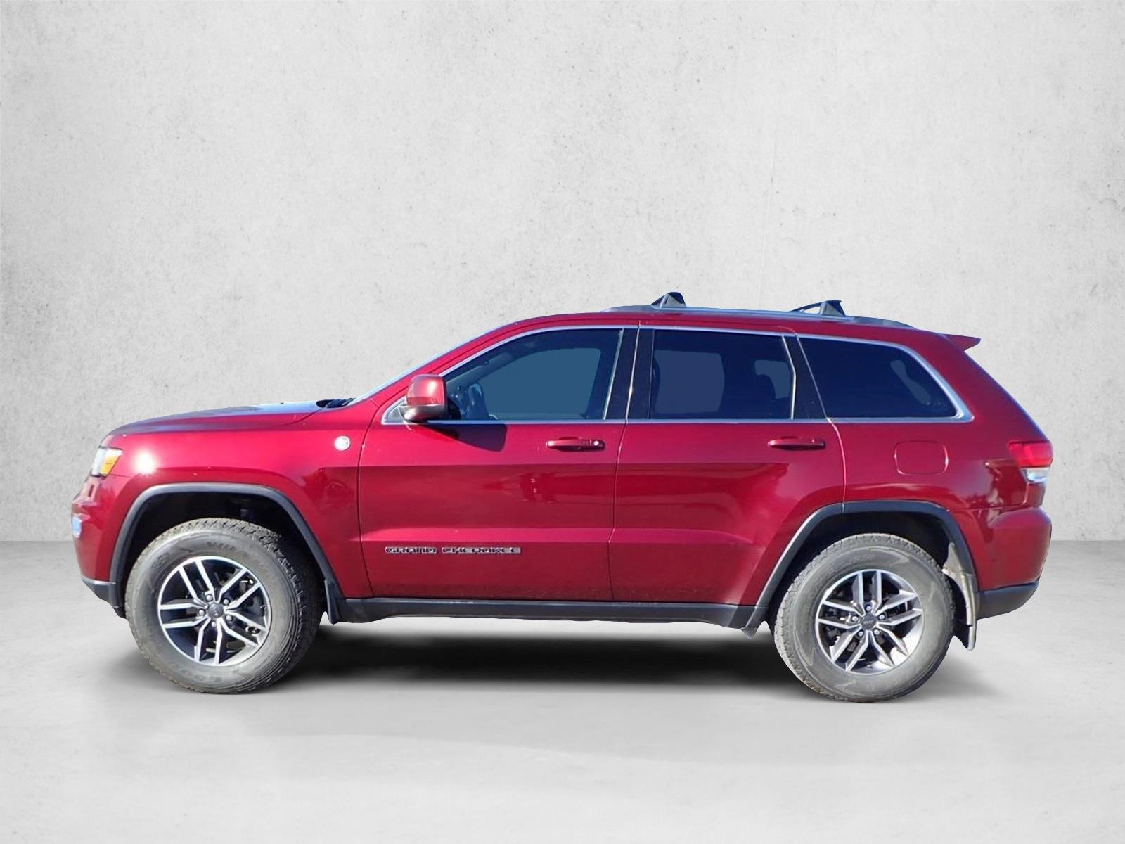 2020 Jeep Grand Cherokee Laredo photo 2