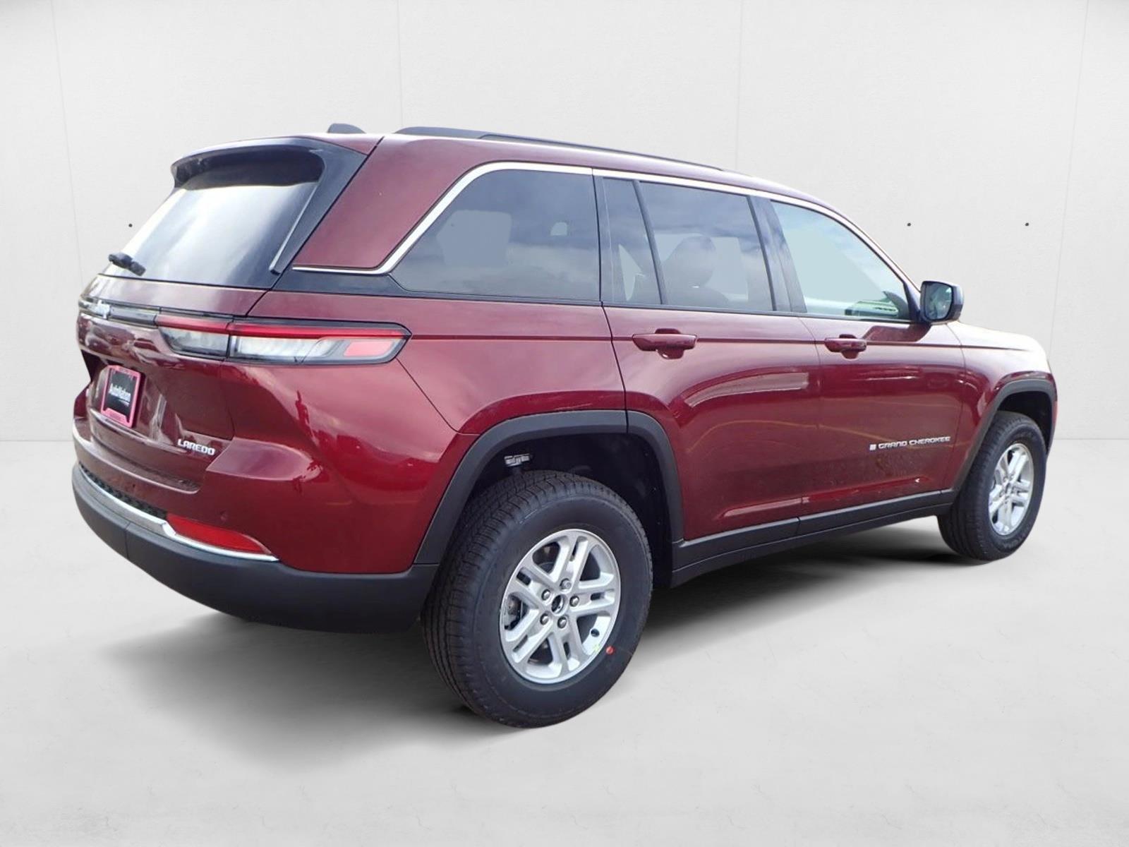 2025 Jeep Grand Cherokee Laredo photo 4