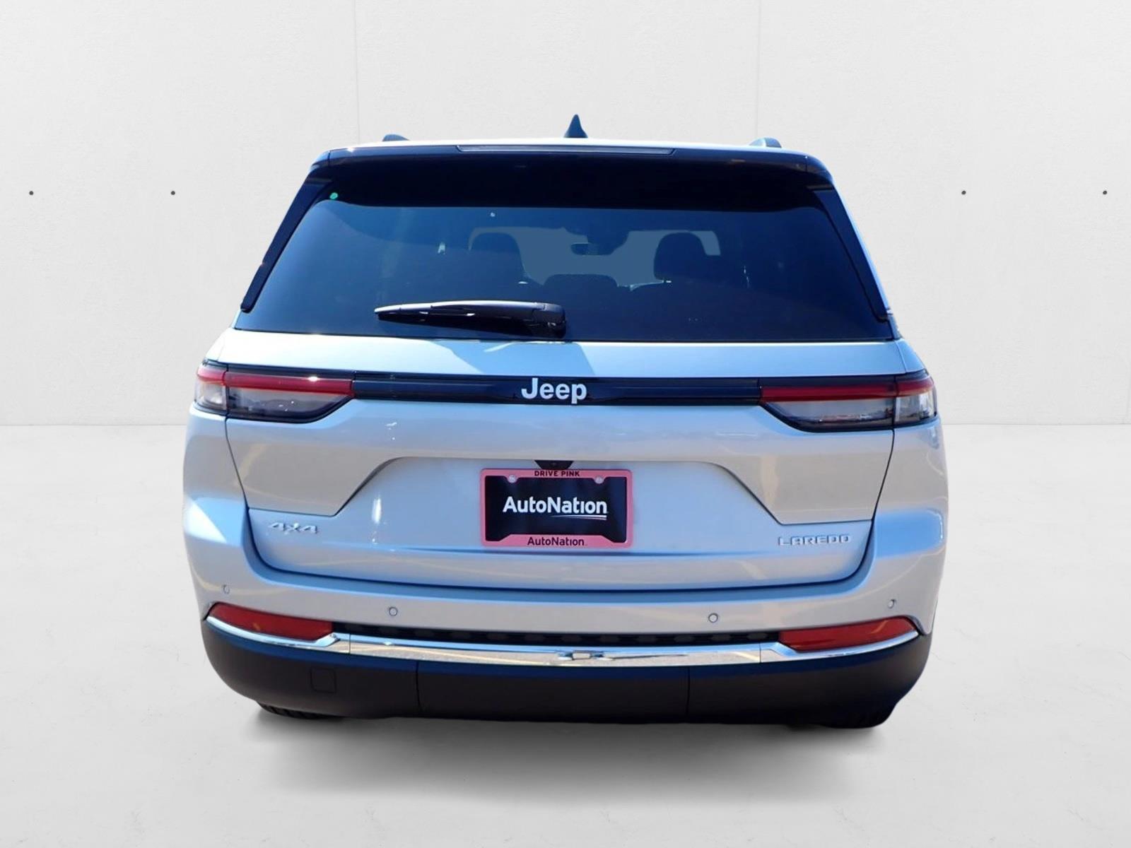 2025 Jeep Grand Cherokee Laredo X photo 3