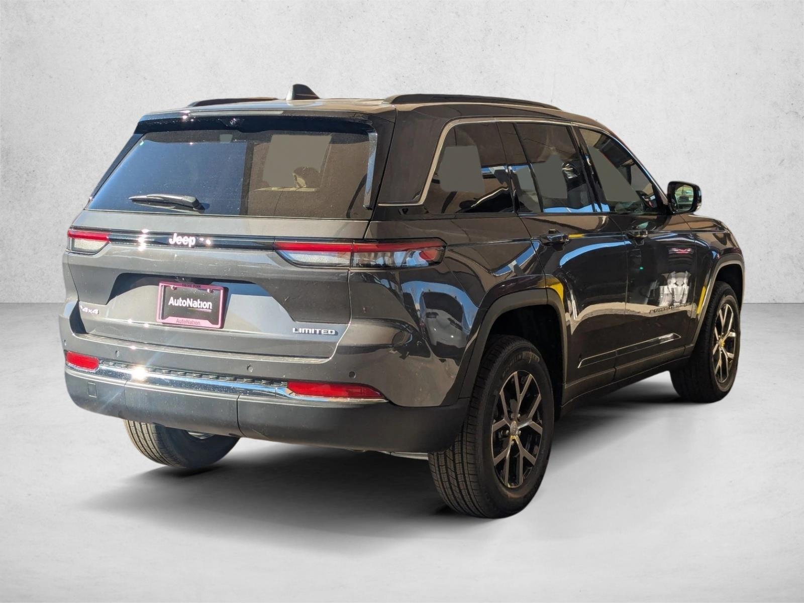 2025 Jeep Grand Cherokee Limited photo 2