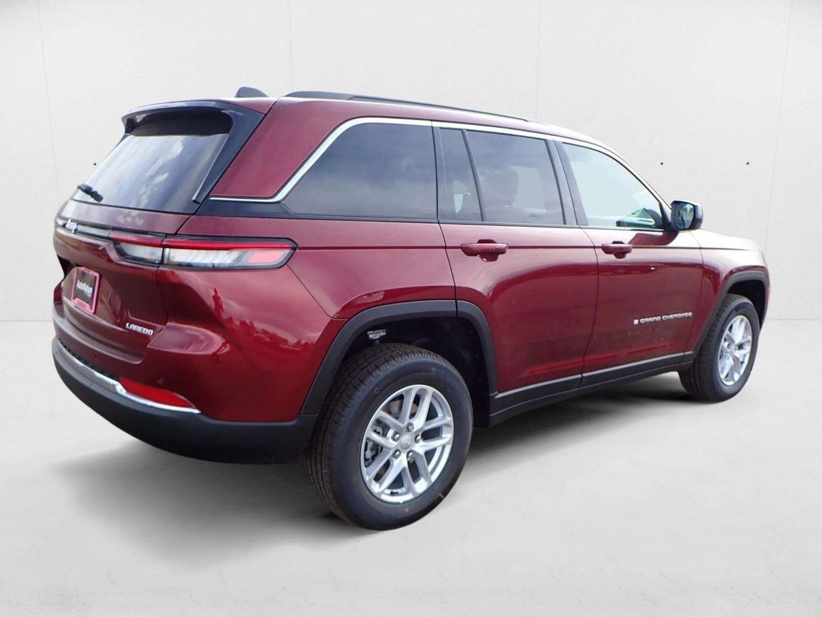 2025 Jeep Grand Cherokee Laredo X photo 4