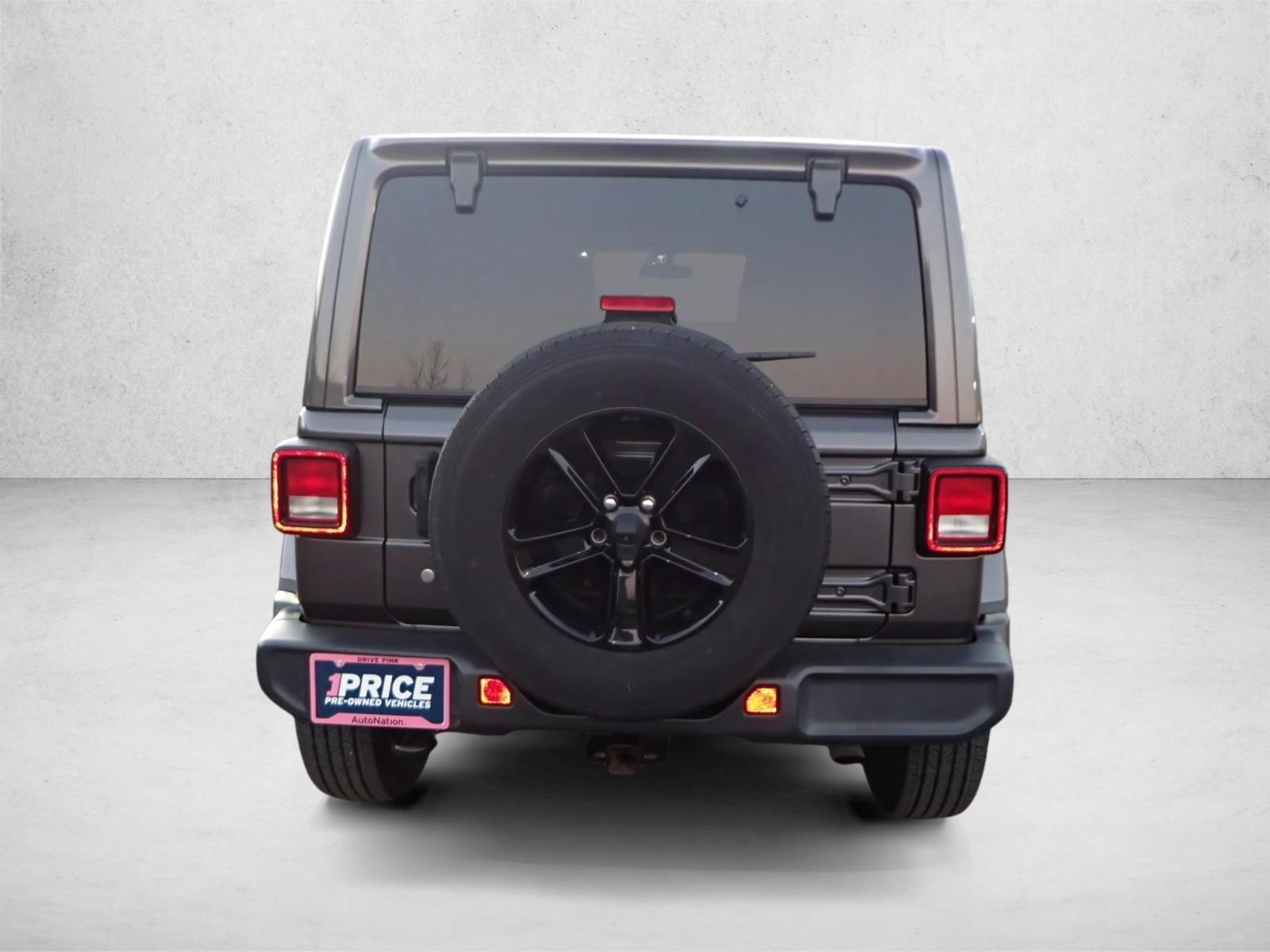 2019 Jeep Wrangler Sahara Altitude photo 3