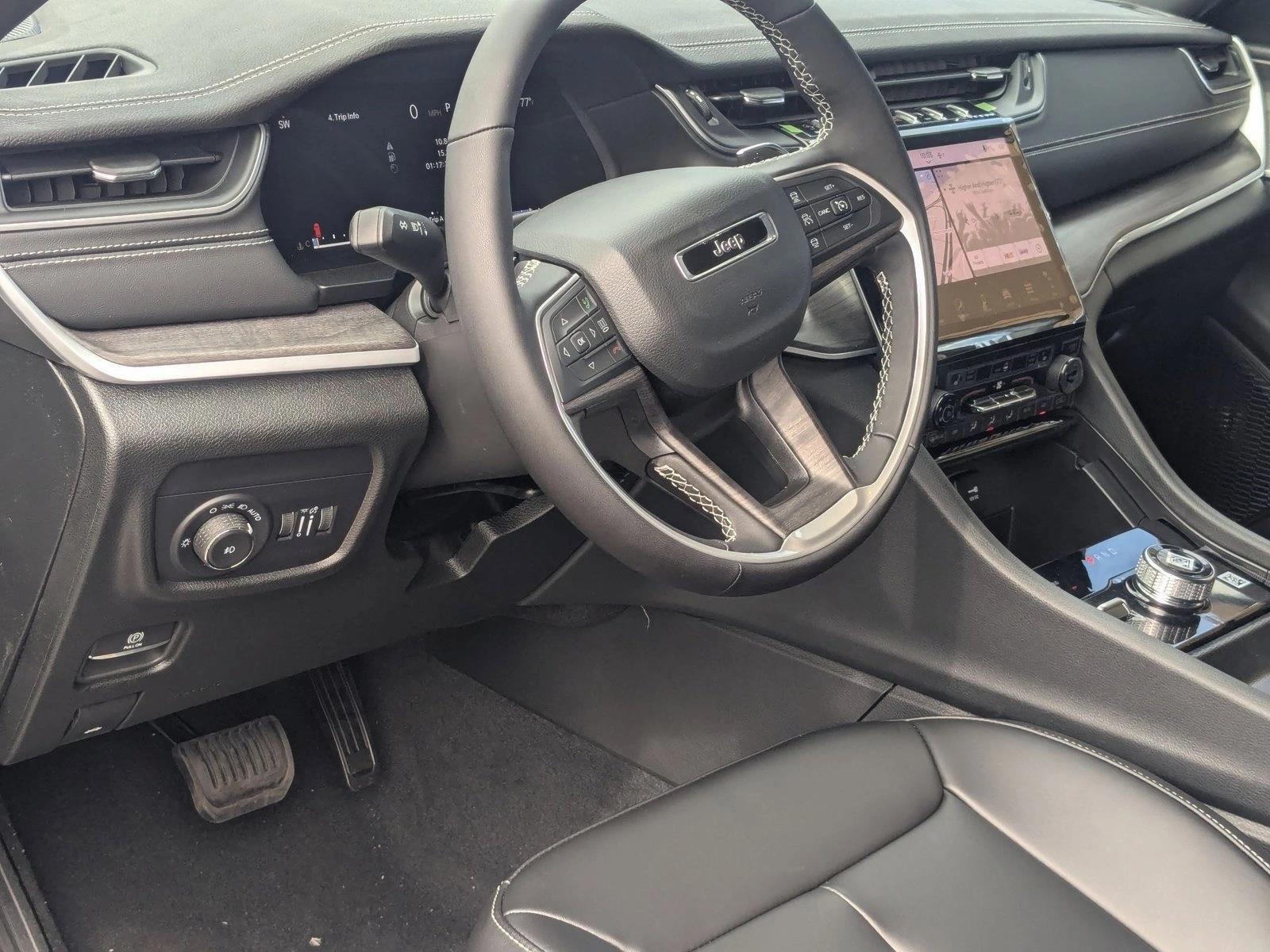 2025 Jeep Grand Cherokee Limited photo 3